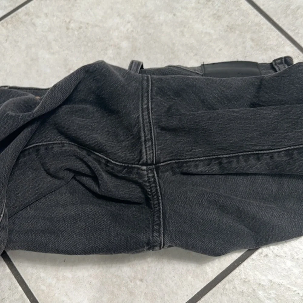 Madewell The High-Rise Slim Boyjean in‎ Caton Wash: Ripped-Knee Edition